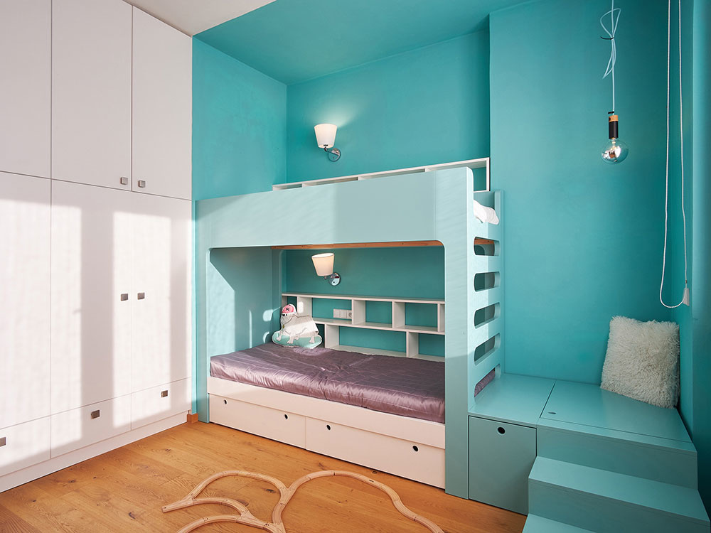 Elegantná rekonštrukcia trojizbového bytu s nápaditou detskou izbou