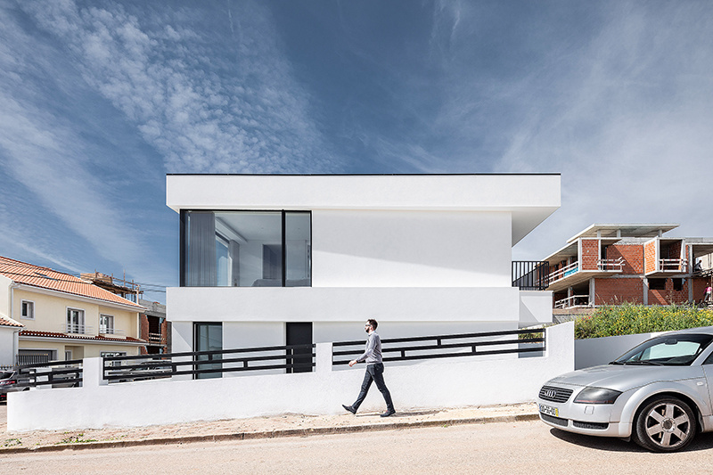 Biely rodinný dom v Portugalsku