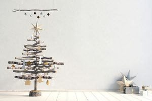 Máte málo priestoru? Aj malý vianočný stromček dokáže vyčarovať skvelú atmosféru!