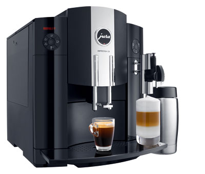 Nová Impressa C9 je najkompaktnejší espreso automat od firmy Jura, ktorý je špecializovaný na výrobu kapučína a latte macchiata na jedno stlačenie bez posúvania šálky