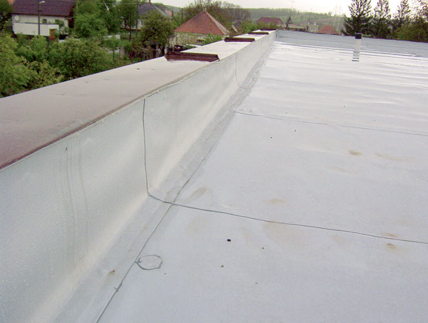 Hydroizolačná fólia na rekonštrukciu plochej strechy