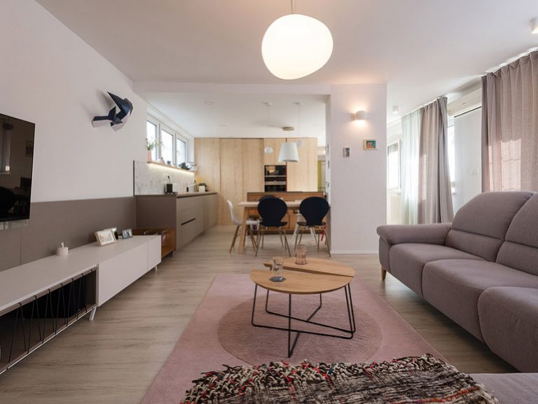 Netradičným spojením dvoch bytov si mladá rodina splnila sen o veľkom priestore