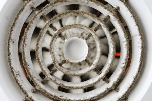 Ako vyčistiť kúpeľňový ventilátor? Kedy ho treba vymeniť?