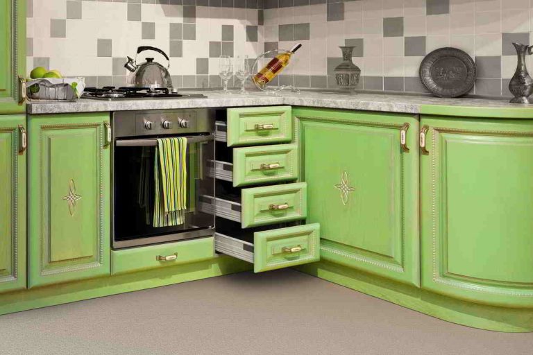 kuchyňa v zelenom
