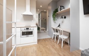 Súťaž Interiér roku: Miniatúrny podkrovný byt na krátkodobý prenájom