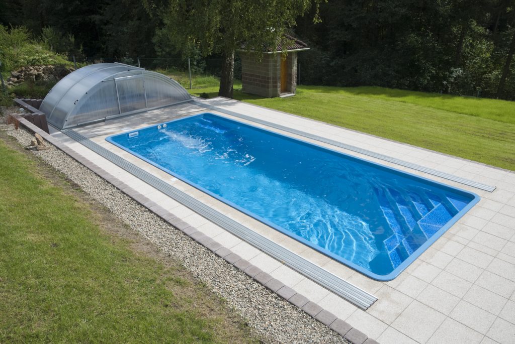 Záhradný bazén so zastrešením