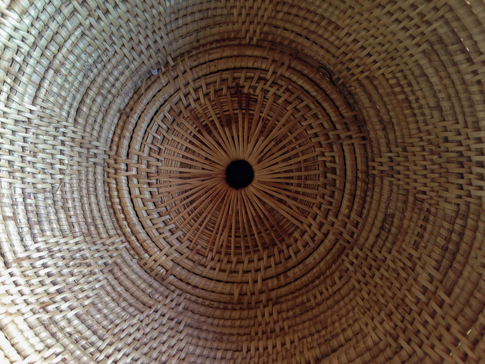 bambusové interiérové svietidlo