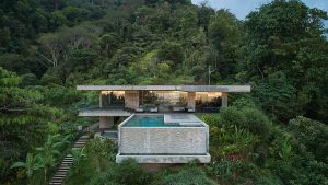 Českí architekti navrhli betónovú vilu v džungli: Drsný luxus, ktorý nie je pre všetkých