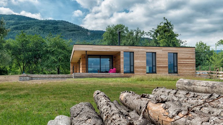 Ako si architekt postavil vlastný nízkoenergetický dom z prírodných materiálov