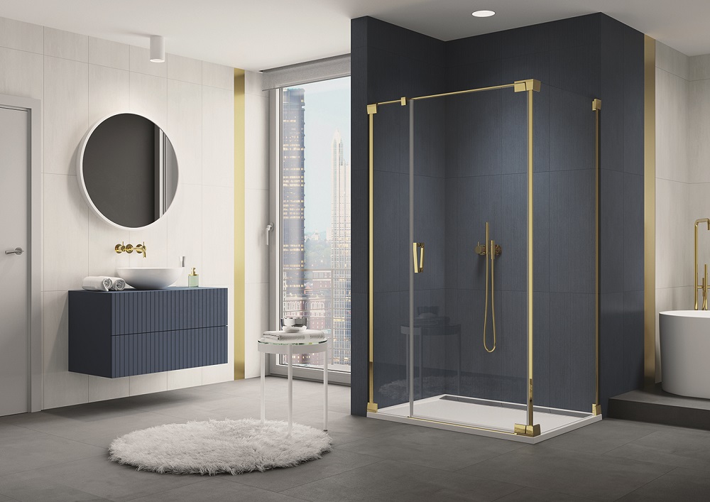 Sprchovací kút CADURA GOLD LINE - jednokrídlové dvere s pántom pri stene a s pevnou stenou v rovine. Vanička ILA.