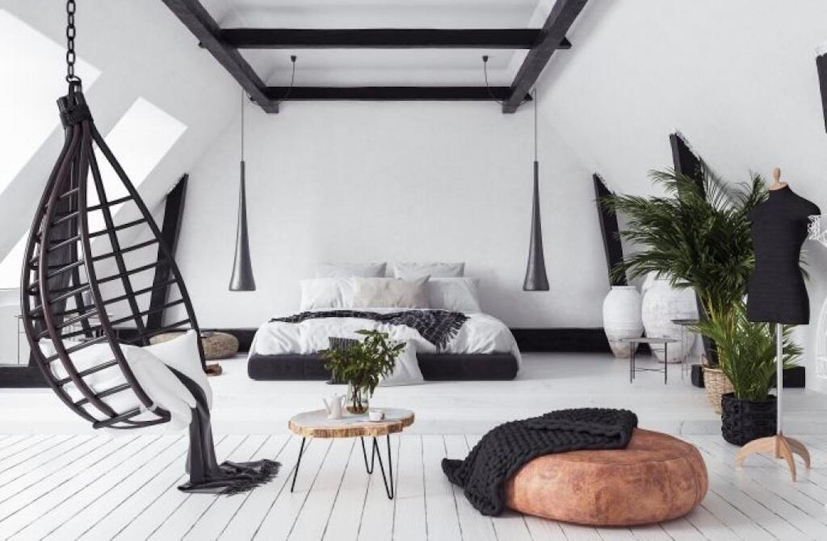 Romantická spálňa s hojdačkou. Aj takúto podobu vie mať loft.