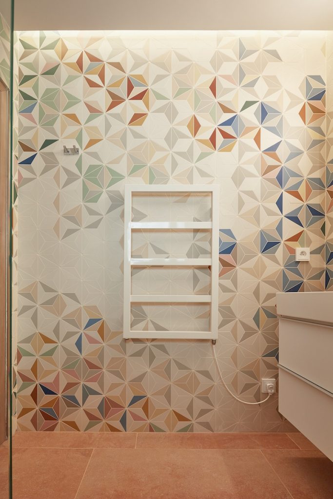 Farebná mozaika v kúpelni