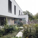 Dvojpodlažný dom s vnútornou záhradou