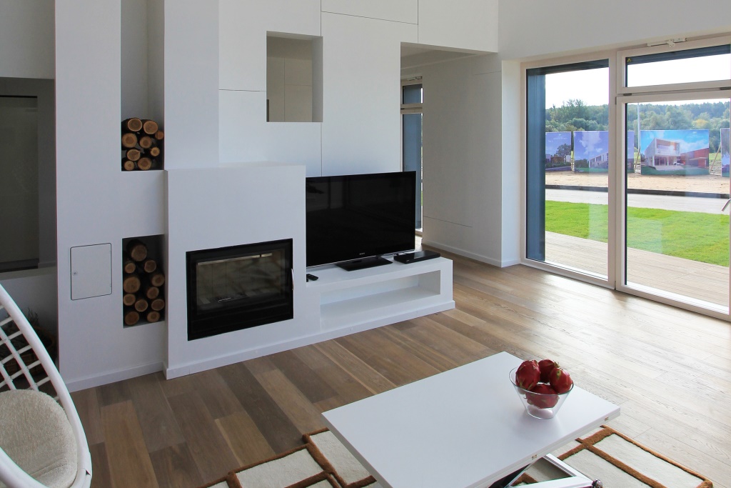 Obývačka s modernou podlahou