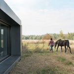 Majiteľka domu s koňom