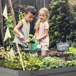 Deti v záhrade