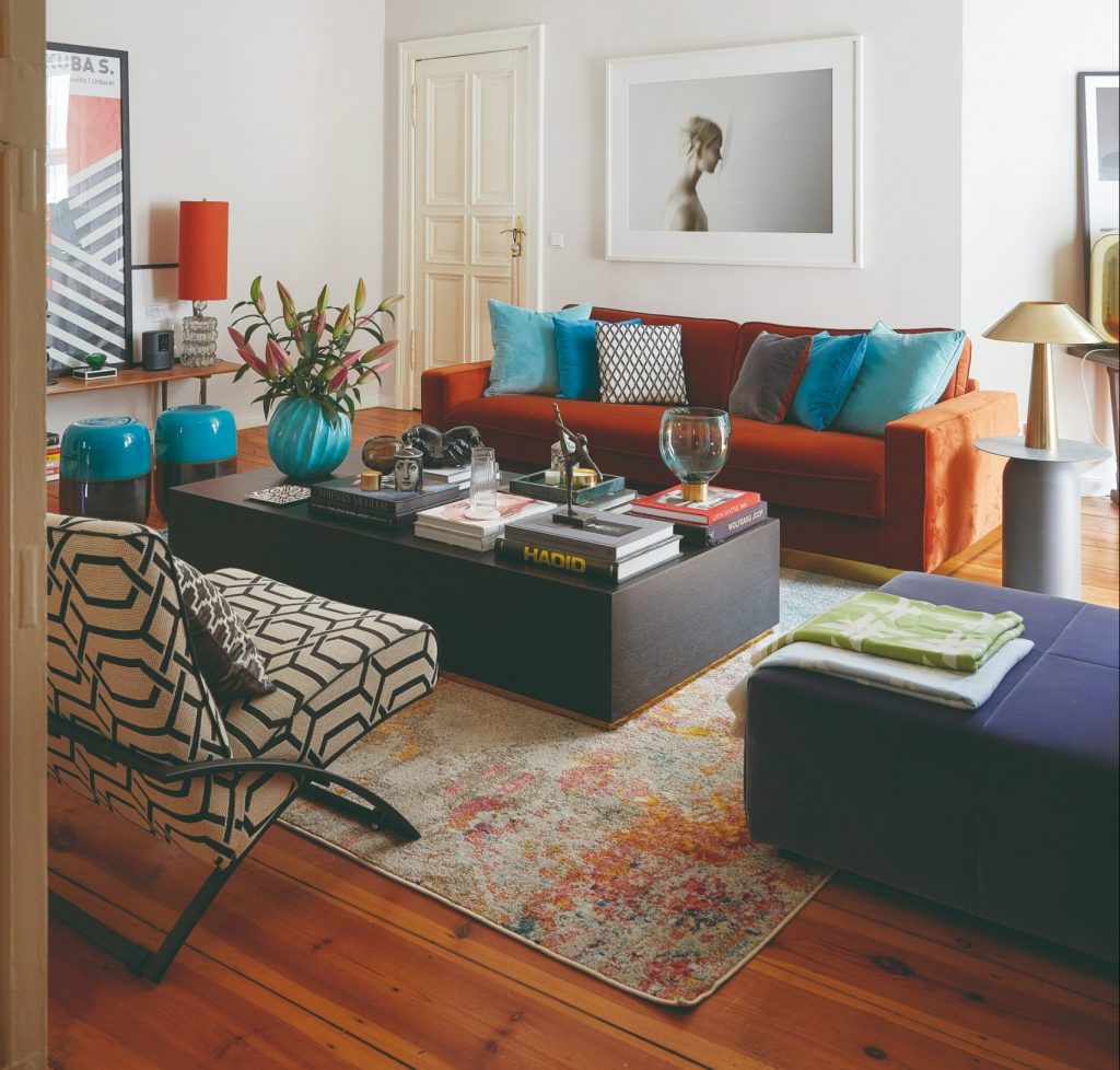 Obývačka s dizajnovým nábytkom