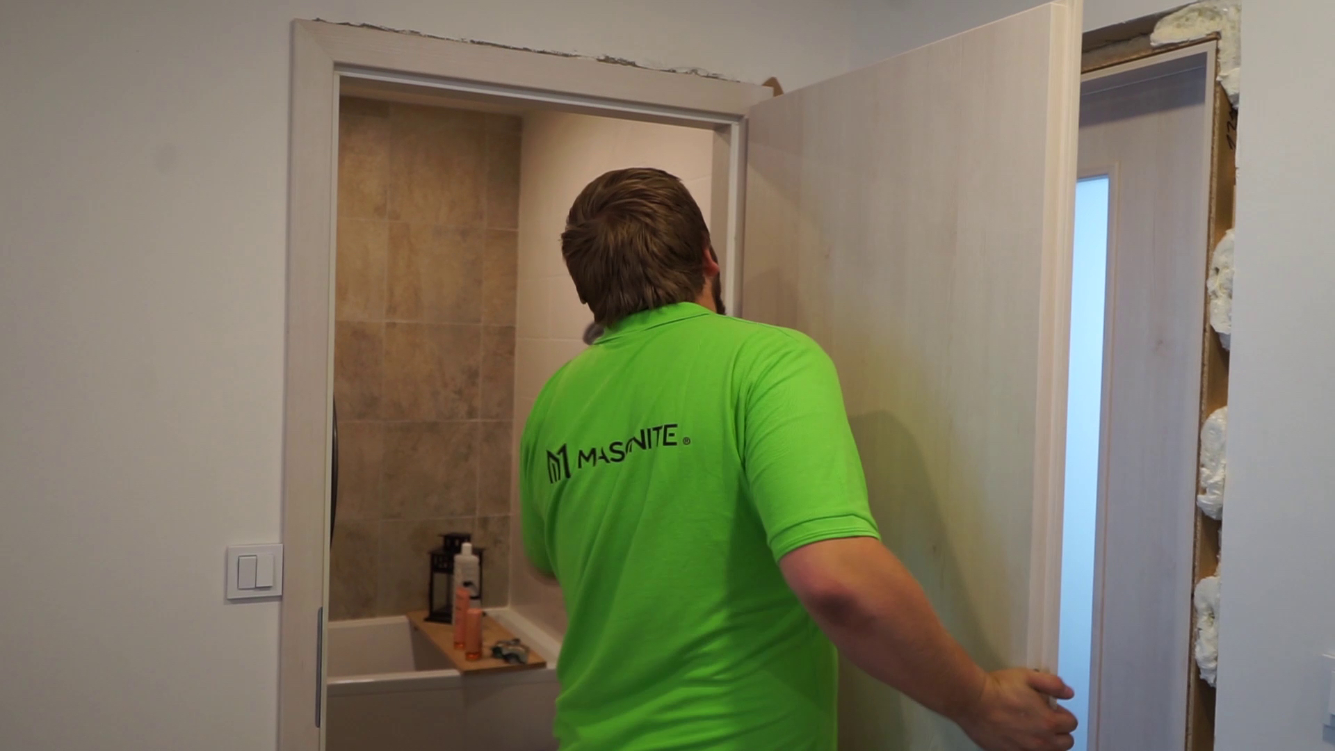 Montáž obložkových zárubní Masonite v 3D drevodekore borovica fínska s povrchovou úpravou CPL laminát premium.