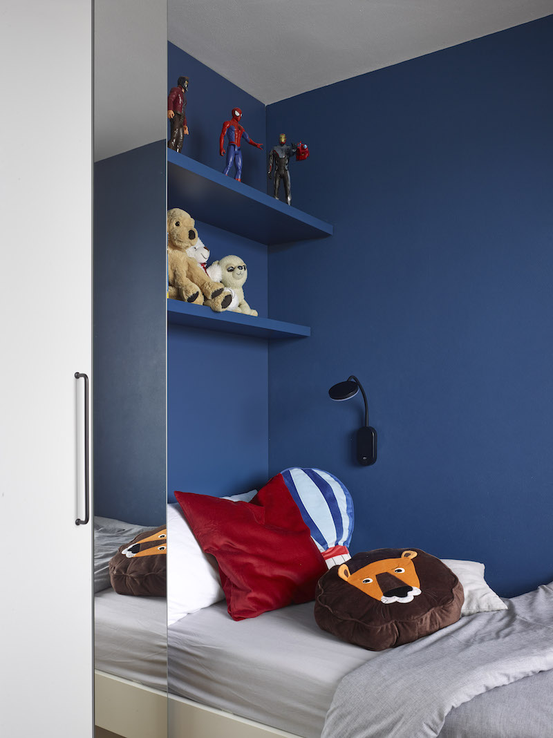Detská izba s modrou stenou