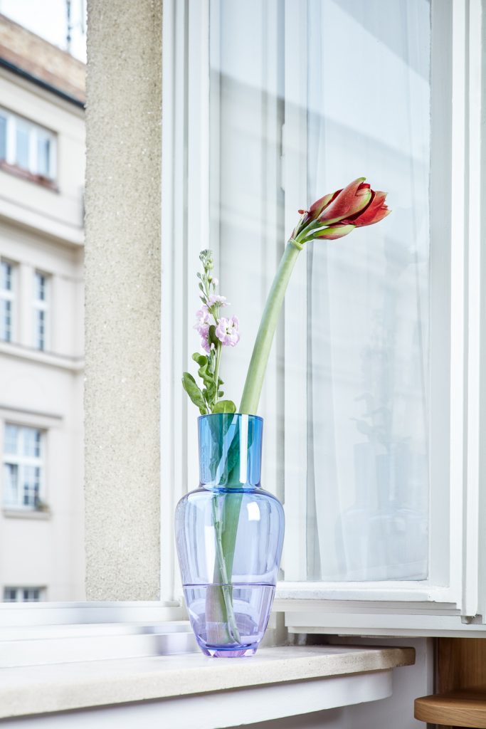 Repasované okno s vázou
