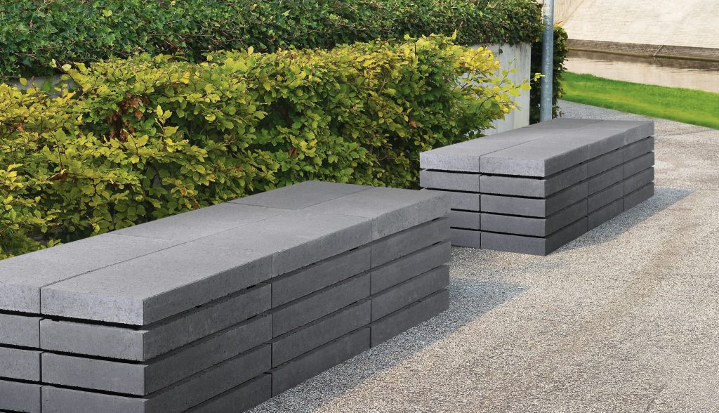 Záhradná lavička vytvorená z modulárneho dizajnového systému