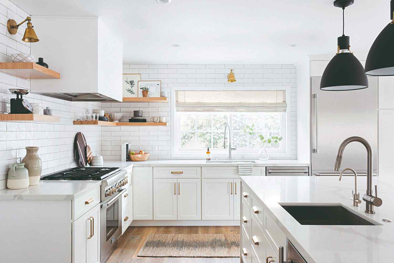 Biela kuchyňa minimalistický štýl