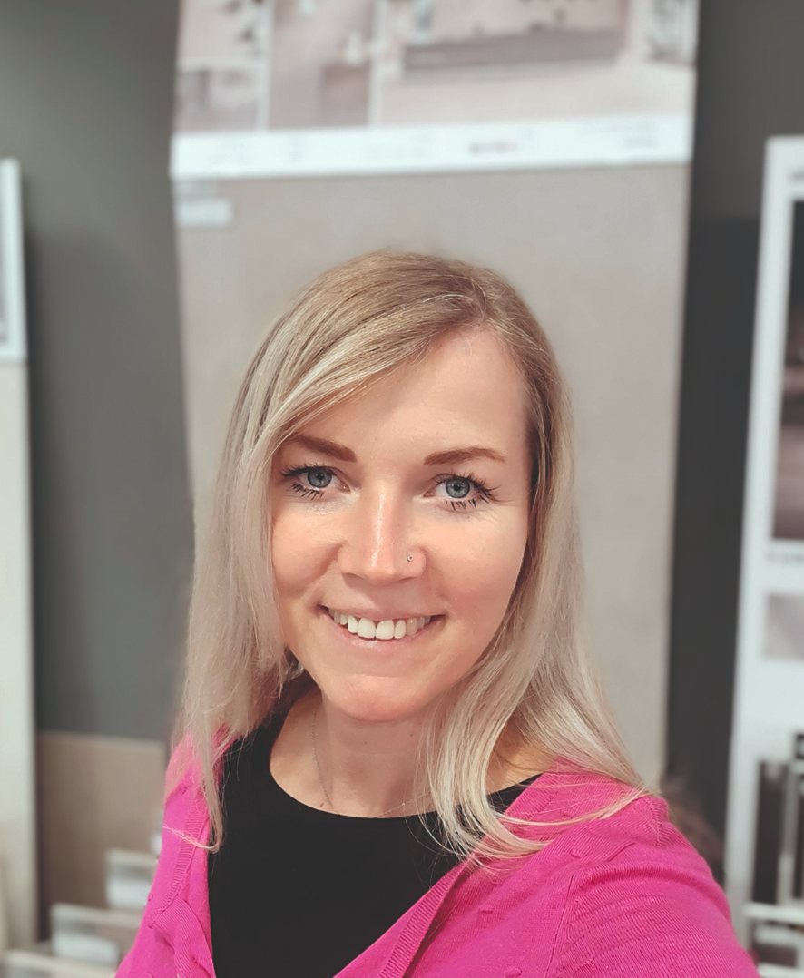 Petra Proch-zkov-, mana-erka p--e o z-kazn-ky spole-nosti Koupelny Pt--ek