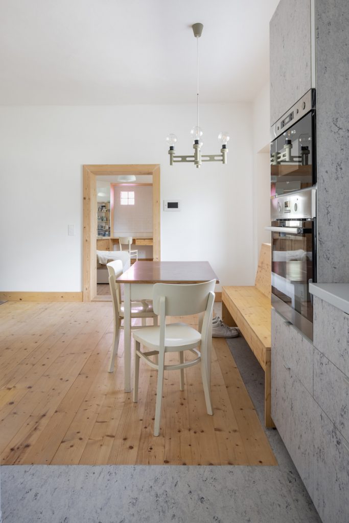 Kuchyňa s jedálňou smrekové drevo