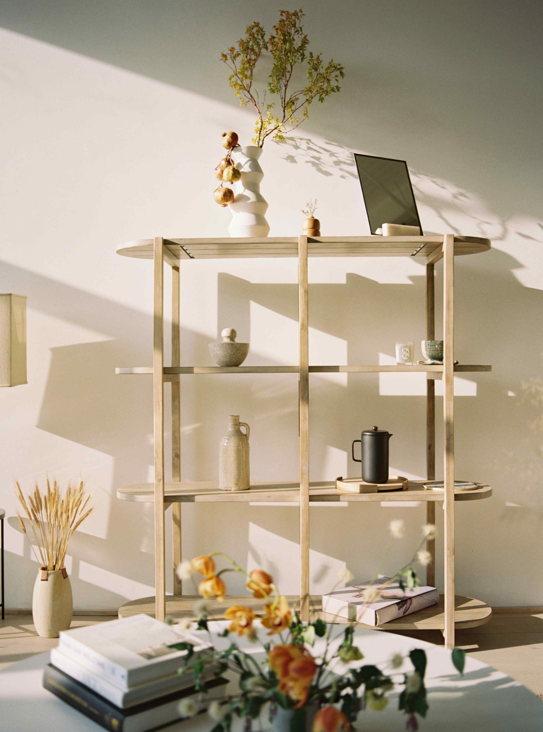 Loft prekvapuje mäkkosťou, harmóniou, množstvom kvetov a zaujímavých dekorácií. 