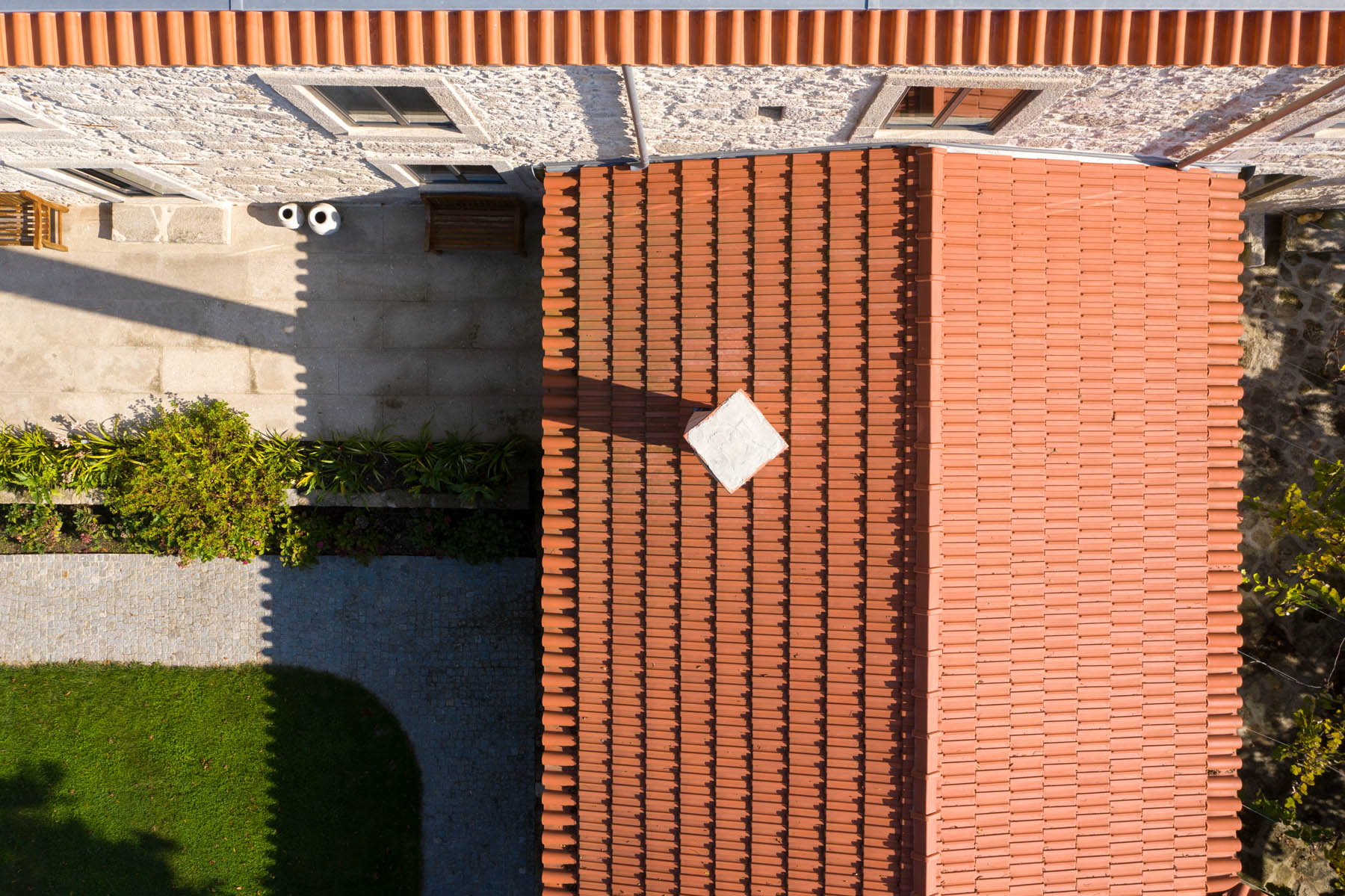 Casa da Calçada no Porto do arquitecto Ren Ito com fotografias
