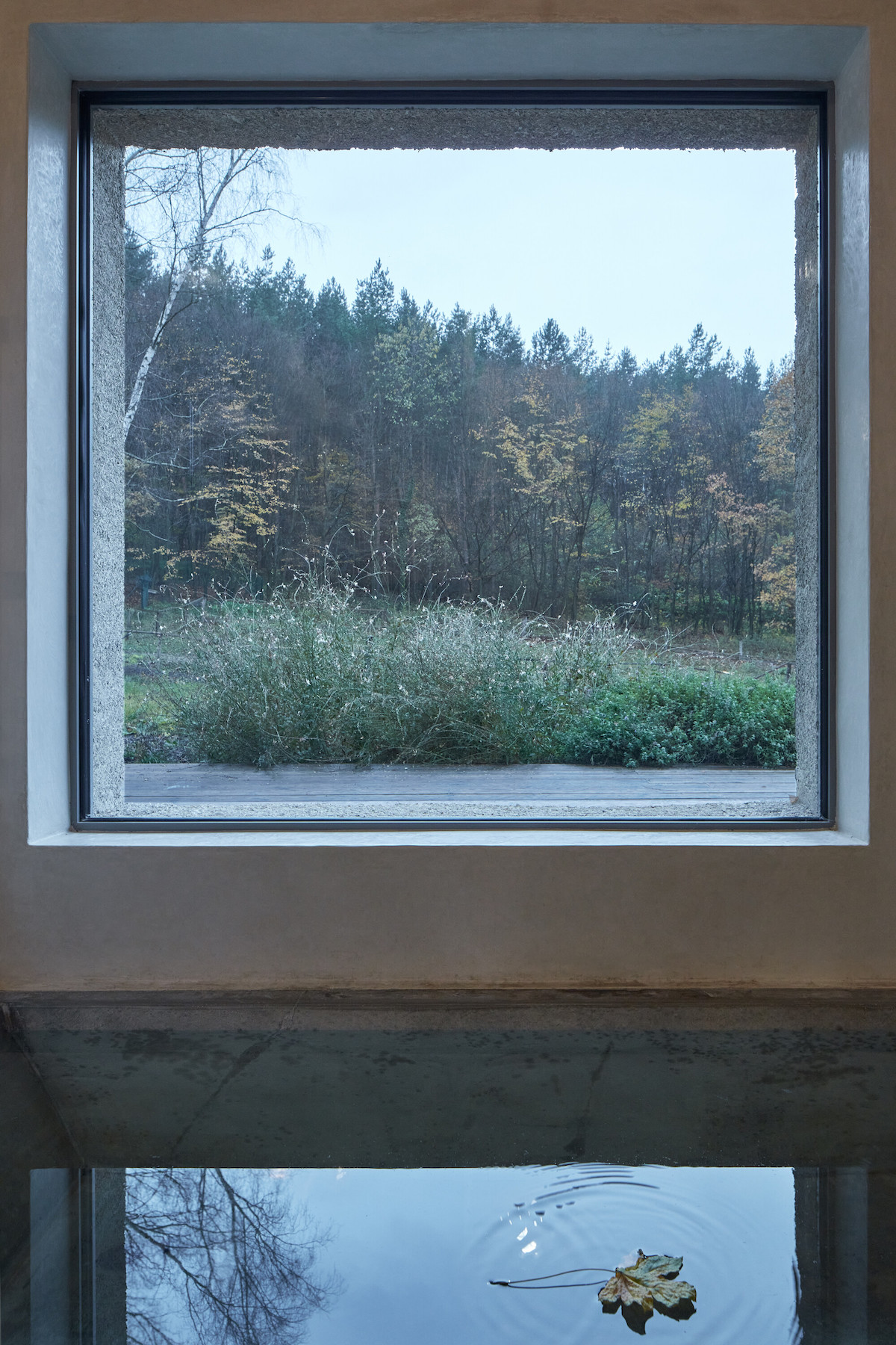 Architektke sa podarilo vytvoriť bývanie, ktoré nezaťažuje okolitú prírodu svojou prítomnosťou.