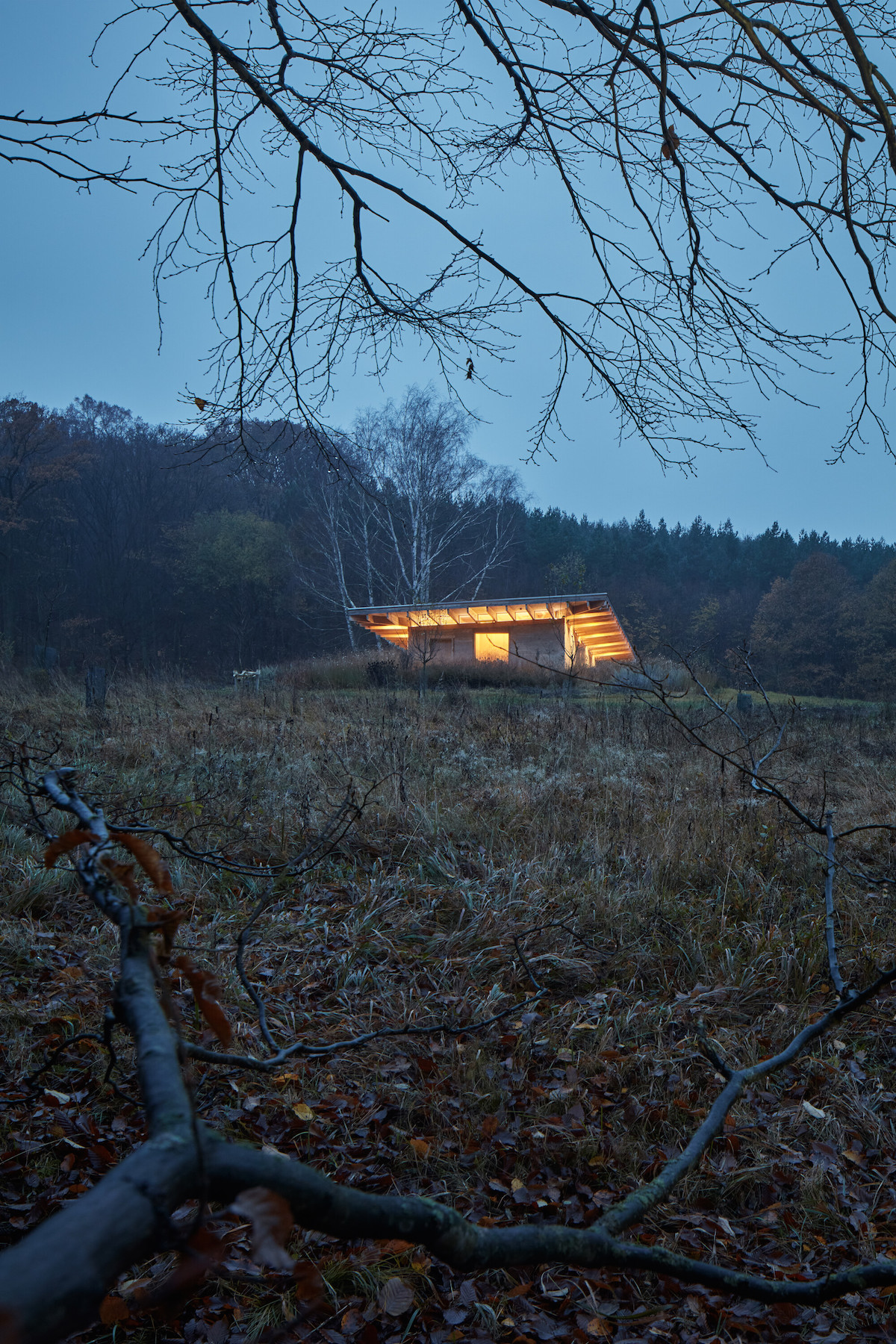 Architektke sa podarilo vytvoriť bývanie, ktoré nezaťažuje okolitú prírodu svojou prítomnosťou.