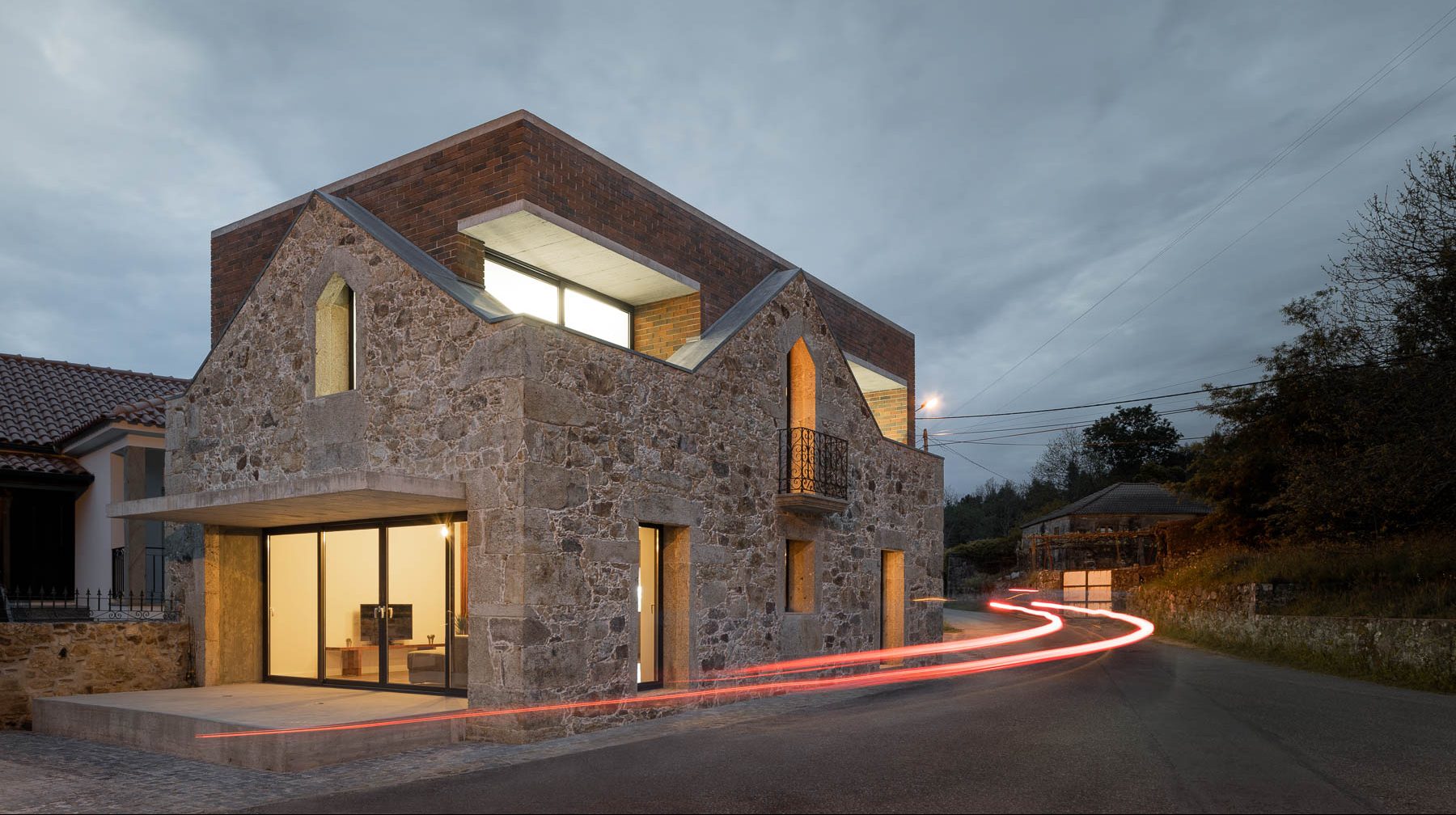 Architekt vytvoril plnohodnotné bývanie v starých ruinách. 