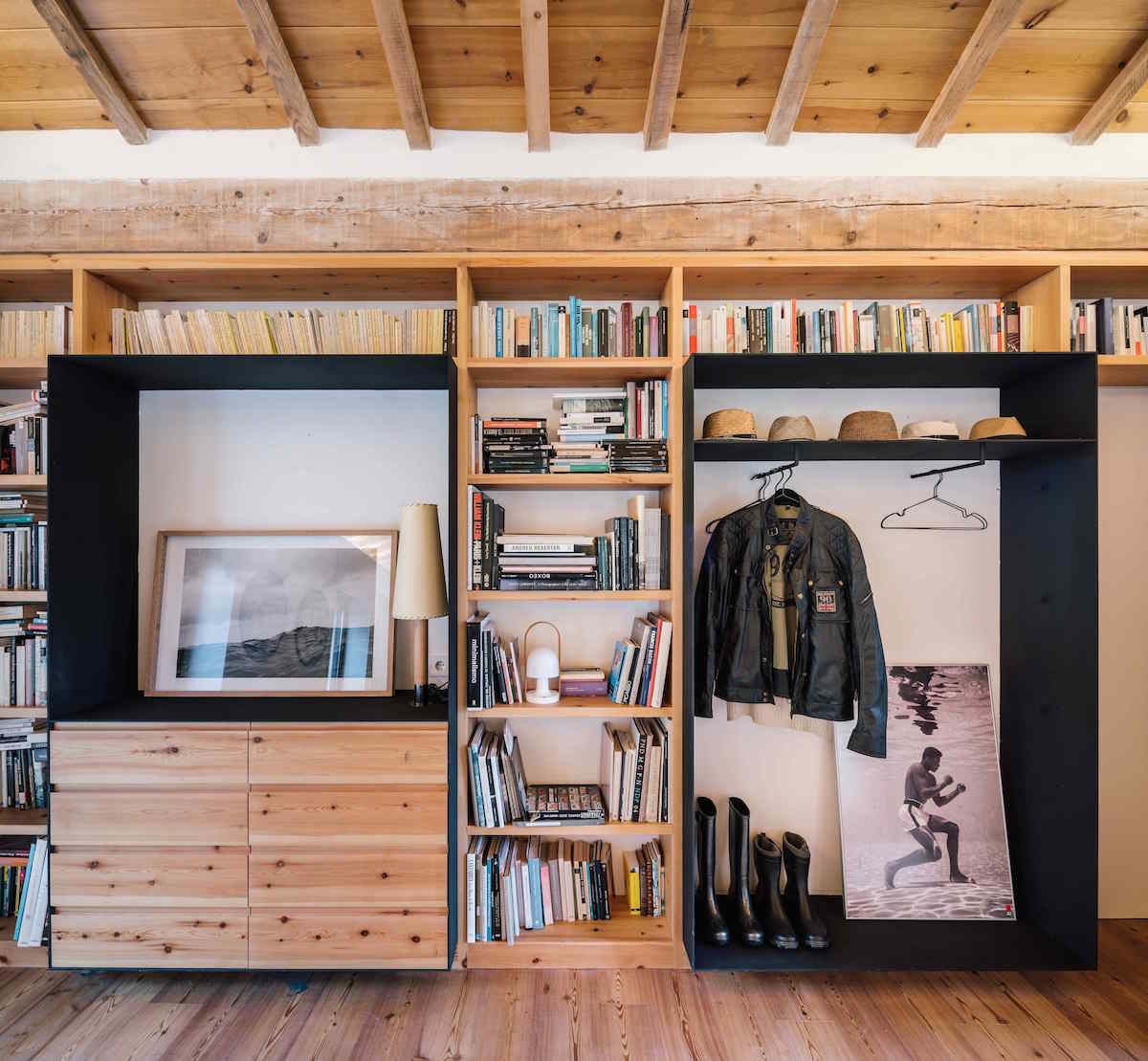 Pri realizácii vždy hľadali príjemný dialóg medzi typickou vidieckou architektúrou tejto oblasti a novým moderným využitím stavby.