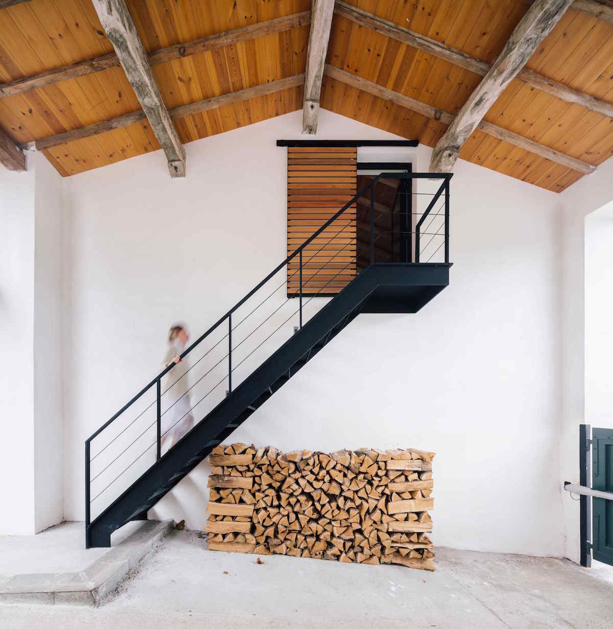 Všetky zásahy, ktoré architekti pri rekonštrukcii a rozšírení budov urobili, sú založené na rešpektovaní existujúcej hmoty a jej zachovaní.