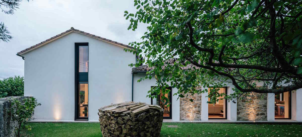 Všetky zásahy, ktoré architekti pri rekonštrukcii a rozšírení budov urobili, sú založené na rešpektovaní existujúcej hmoty a jej zachovaní.