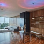 Obývačka moderného domu s dizajnovým osvetlením