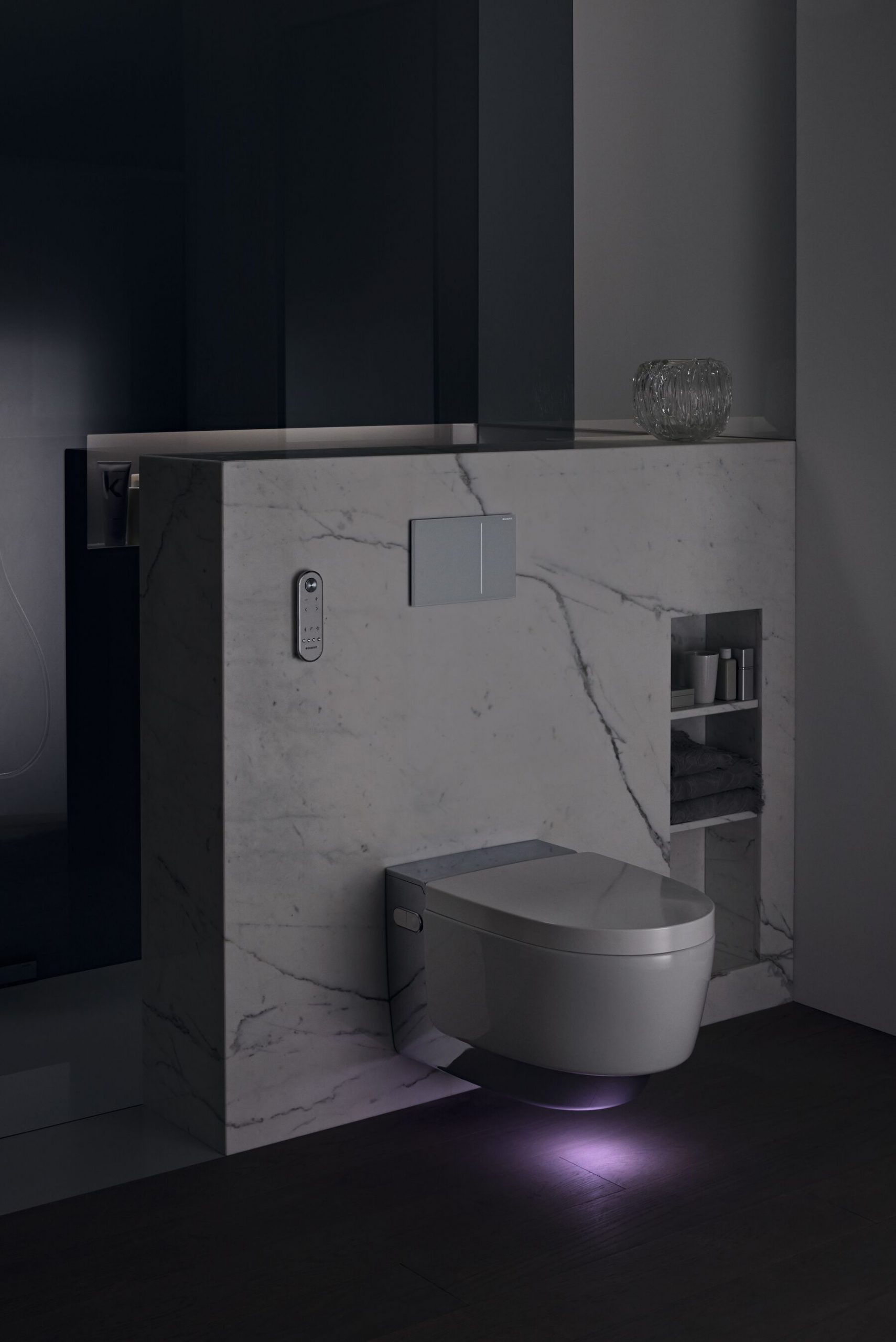 2015 Bathroom 06 M AquaClean Mera chrome orientation light_Big Size