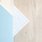 Mozaikový trojuholník na drevenej podlahe