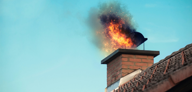 Vyhorenie sadzí v komíne: Ako správne reagovať?
