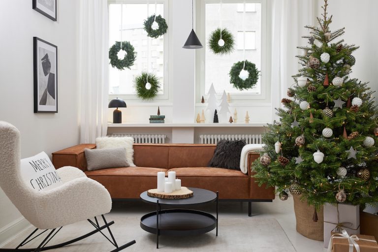 Vianočná obývačka v modernom byte podľa Westwing