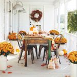 Jesenná výzdoba v jedálni na bielej terase