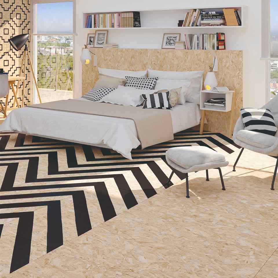 Čierne geometrické vzory na drevenej podlahe v spálni
