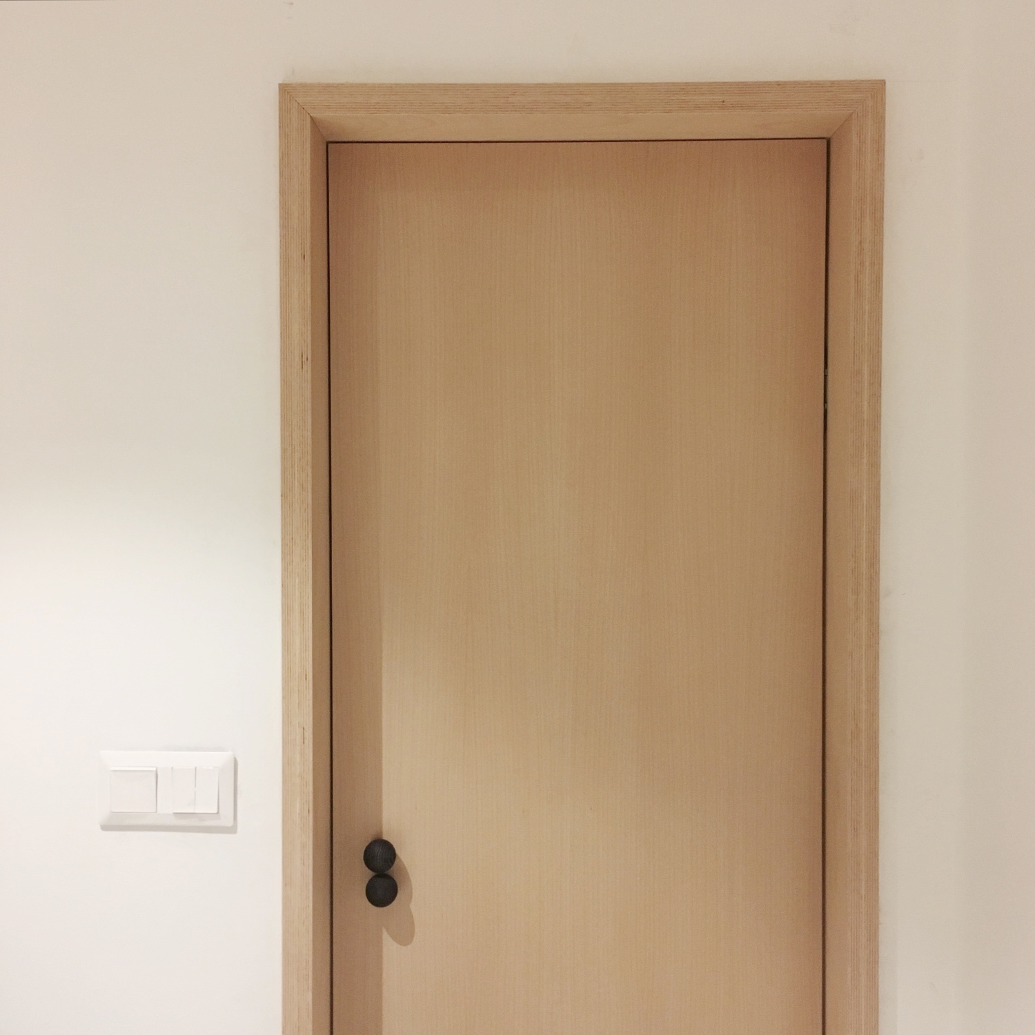 Z materiálového hľadiska sa v interiéri stretávajú pôvodné prvky s novými.