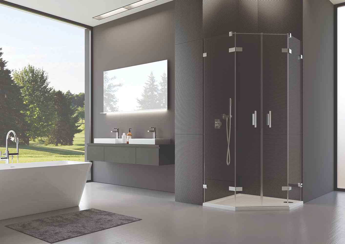 Kúpeľňa s moderným sprchovacím kútom bez rámovania