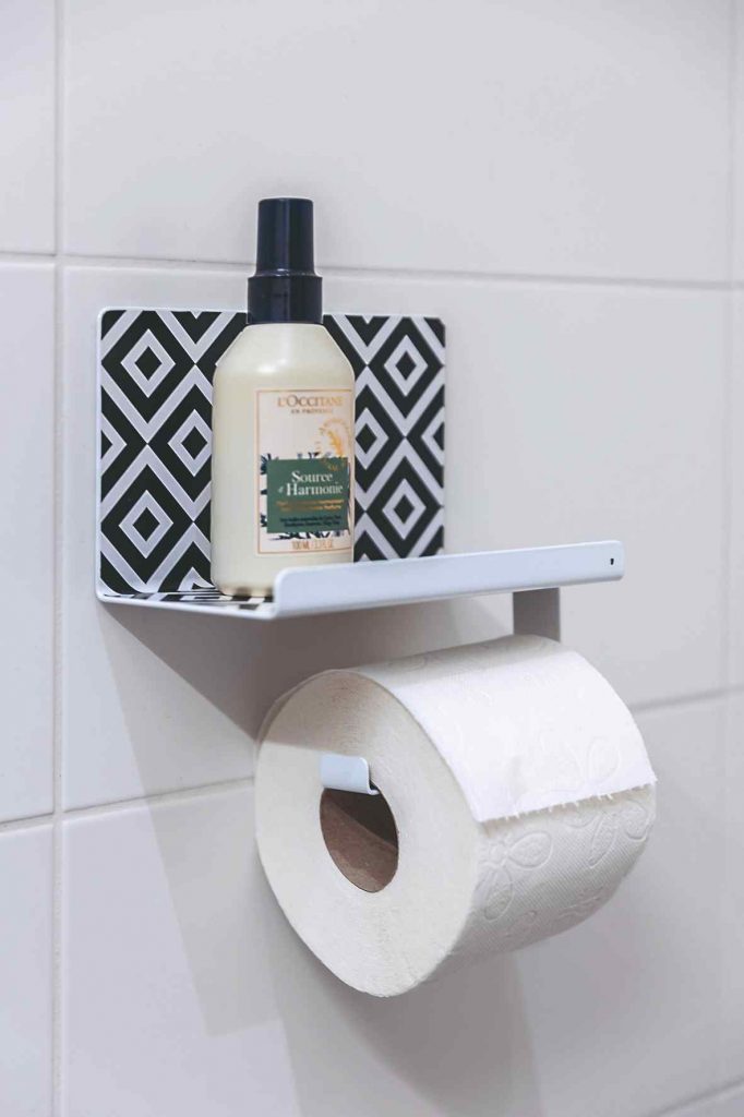 Dizajnový držiak na toaletný papier