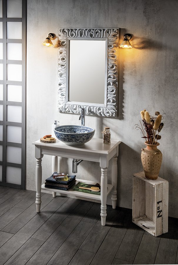 Kúpelňový stolík v rustikálnom štýle v bielej