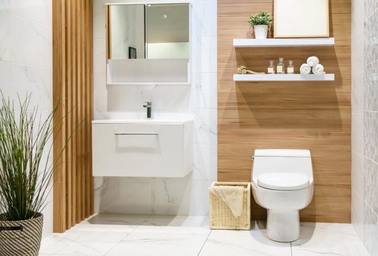 moderná kúpeľňa s toaletou