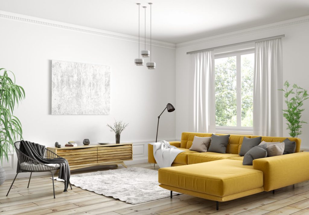 obývacia izba so žltou sedačkou
