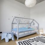 Detská izba s domčekovou posteľou